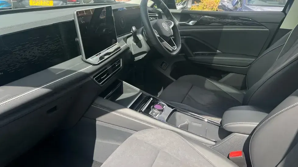 Used VW Tiguan Elegance 204 HP (150 kW) 2025 Nightshade blue metallic SUV