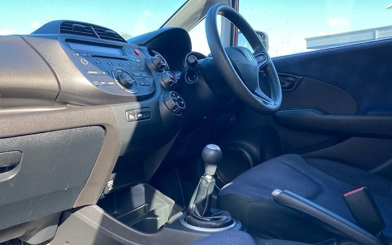 Used Honda Jazz S 90 HP (66 kW) 2015 Hatchback