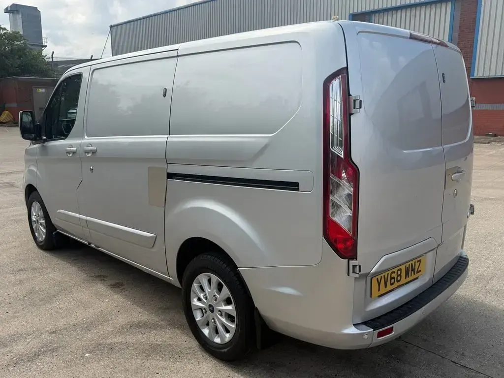 Used Ford Transit Custom Limited 130 HP (95 kW) 2019 Silver Van