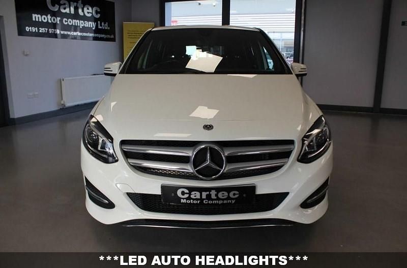 Used Mercedes B200 Exclusive 156 HP (114 kW) 2018 White MPV