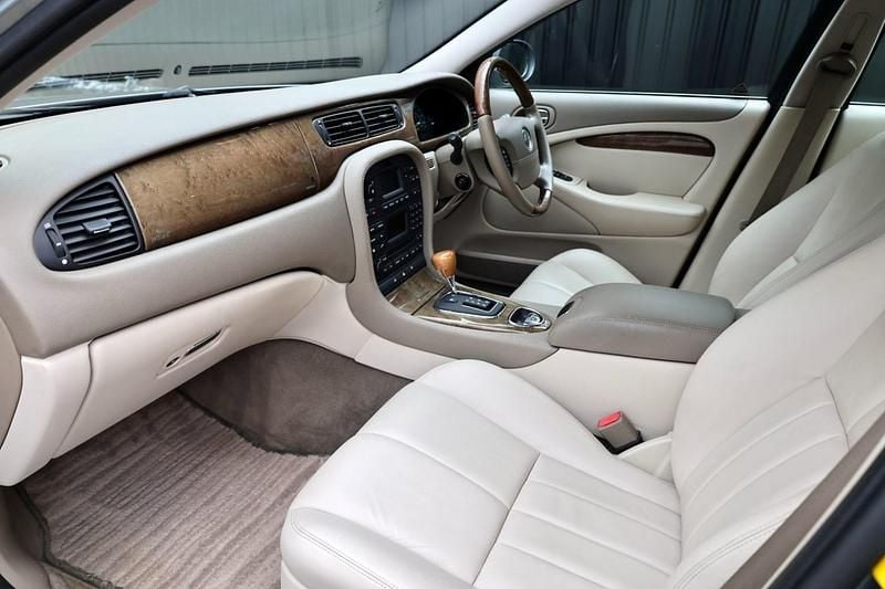 Usado Jaguar S-Type SE 400 HP (294 kW) 2002 Cinzento Sedan