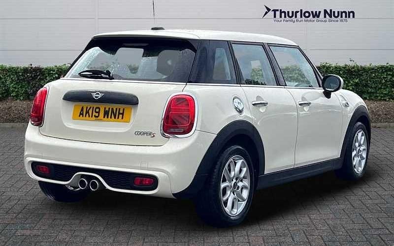 Used Mini Cooper S Classic 192 HP (141 kW) 2019 White Hatchback