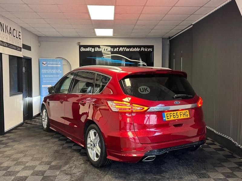 Used Ford S-MAX Sport 180 HP (132 kW) 2015 Red MPV
