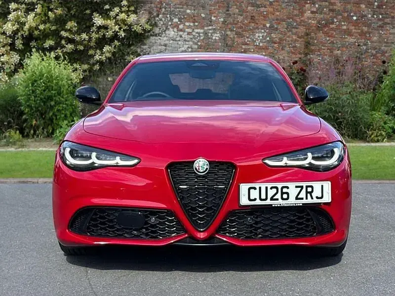 Ny Alfa Romeo Giulia Sprint 276 HK (202 kW) 2026 Röd Sedan
