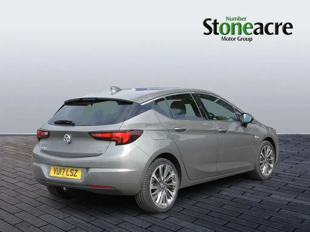 Begagnad Vauxhall Astra Elite 150 HK (110 kW) 2017 Grå Halvkombi