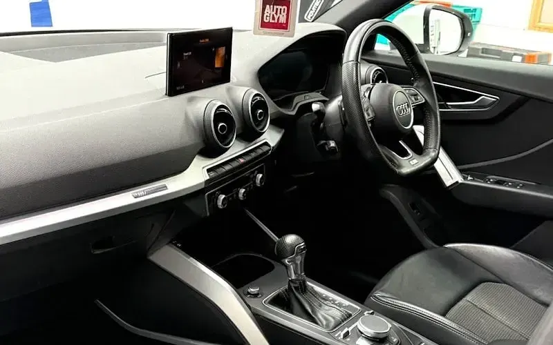 Używany Audi Q2 S-Line 150 KM (110 kW) 2020 Biały SUV