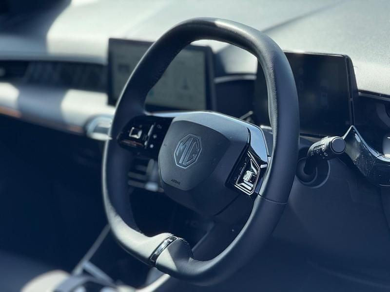 Usado MG MG3 Trophy 194 HP (142 kW) 2024 Prateado Citadino