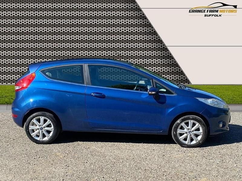 Usado Ford Fiesta Zetec 81 HP (59 kW) 2009 Azul Citadino