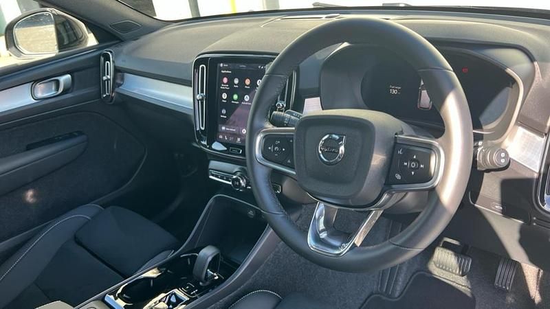 Usado Volvo XC40 Plus 163 CV (119 kW) 2025 Negro SUV