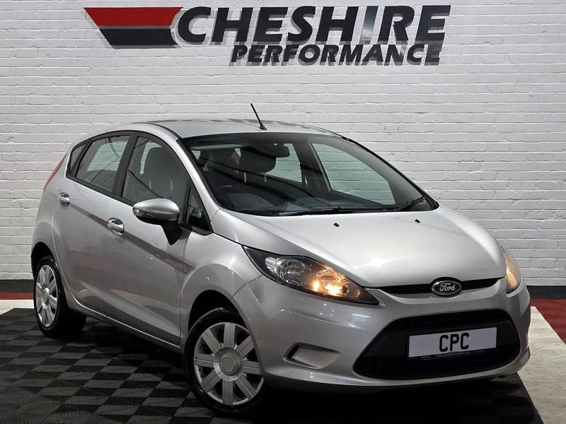 Used Ford Fiesta 92 HP (67 kW) 2017 Silver Hatchback