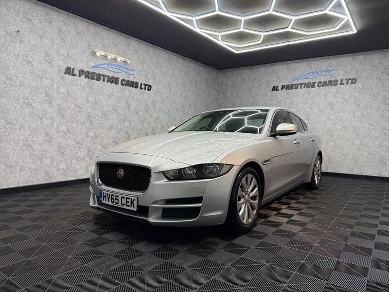 Begagnad Jaguar XE Prestige 2015 Silver Sedan