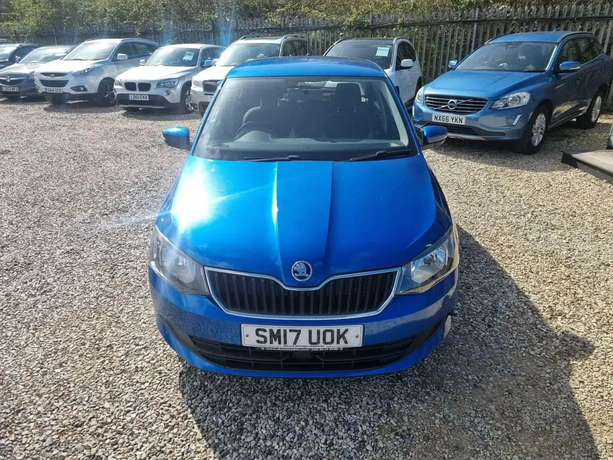 Usado Skoda Fabia SE 110 CV (80 kW) 2017 Azul Utilitario