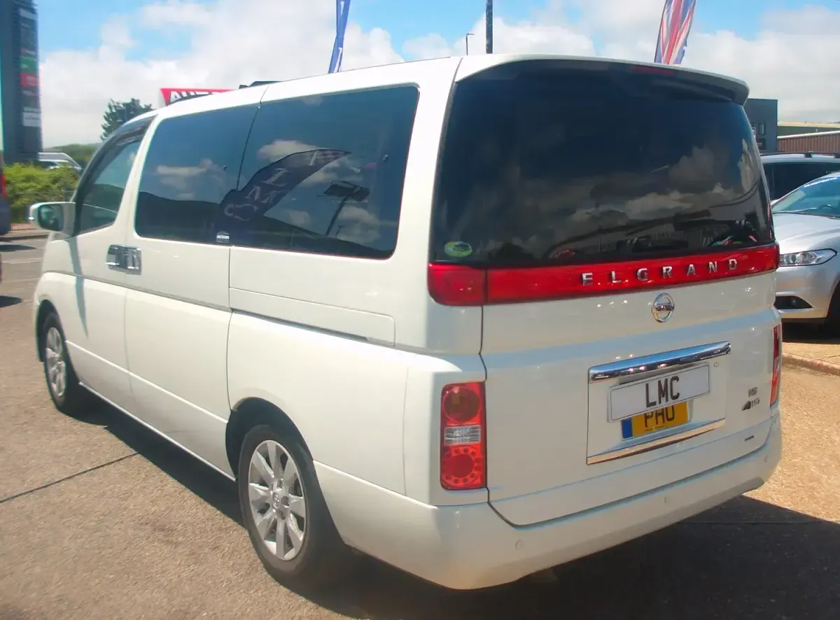 Used Nissan Elgrand 2018 White MPV