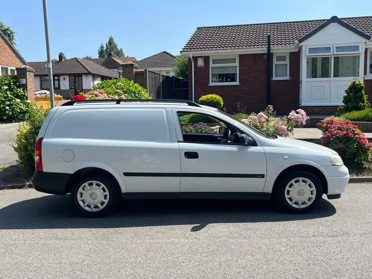 Used Vauxhall Astra 2004 White Van