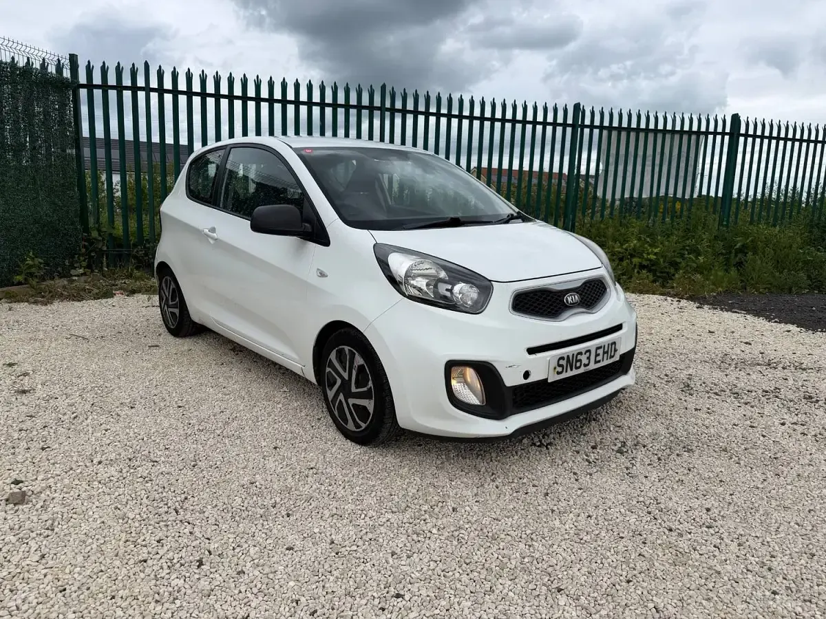 Used Kia Picanto 68 HP (50 kW) 2013 White Hatchback