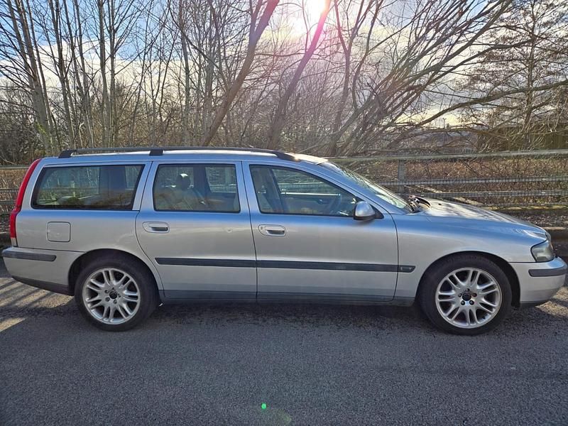 Second-hand Volvo V70 170 CP (125 kW) 2002 Argintiu Break