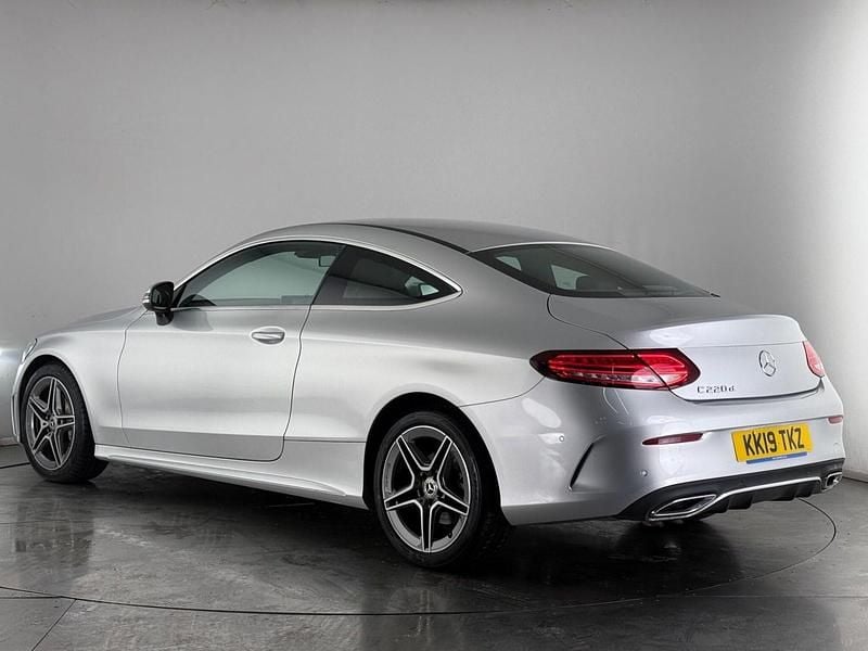 Usado Mercedes C220 AMG Line Premium 194 HP (142 kW) 2019 Prateado Coupé