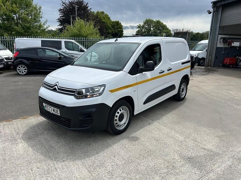 White Used 2023 Citroën Berlingo MPV | £11,600 (Super price) - Image 1/4