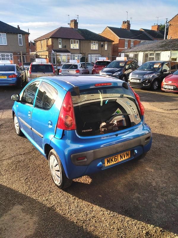 Used Peugeot 107 68 HP (50 kW) 2011 Blue Hatchback