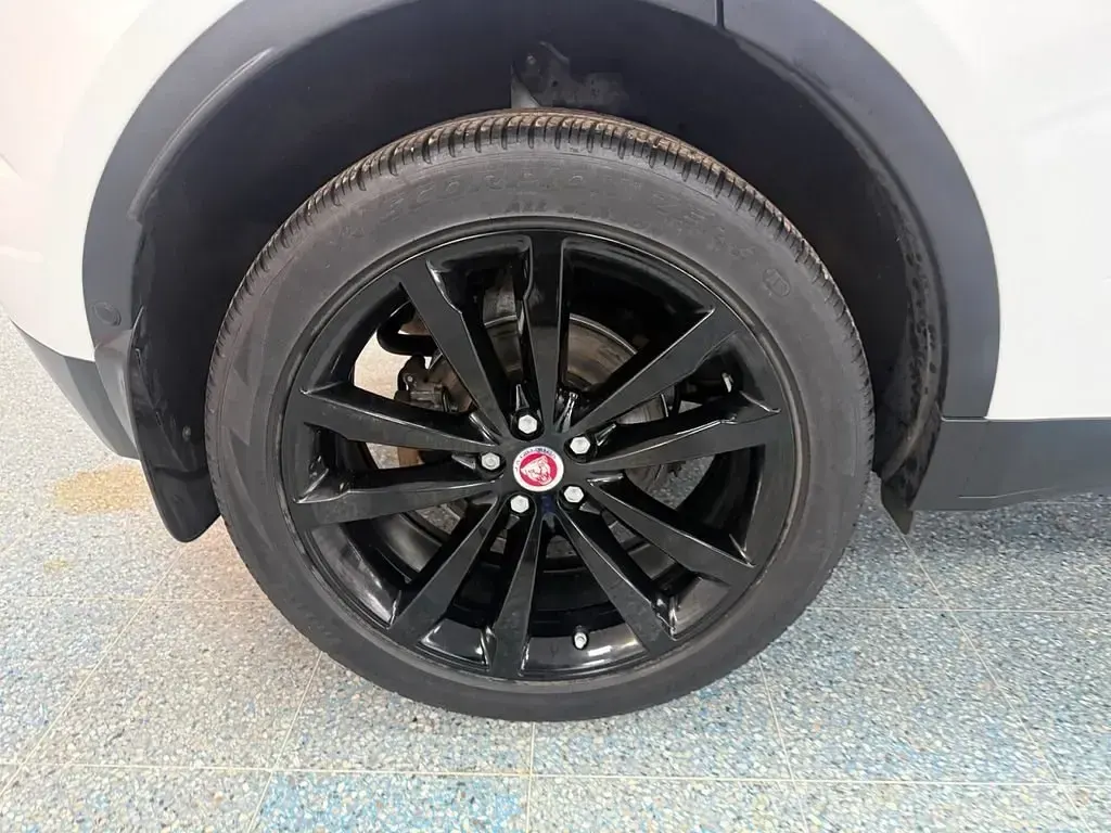 Usado Jaguar E-Pace SE 150 HP (110 kW) 2019 Branco SUV