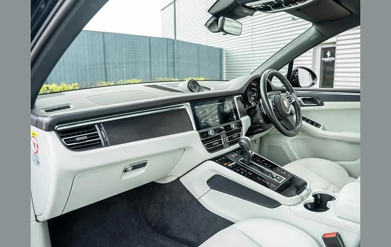 Used Porsche Macan GTS 434 HP (319 kW) 2023 Black SUV