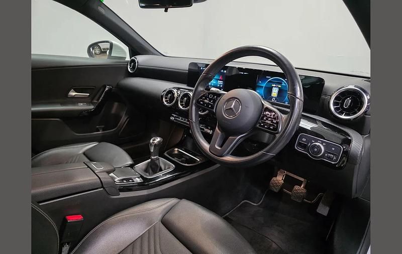 Used Mercedes A180 SE 134 HP (98 kW) 2019 White Hatchback