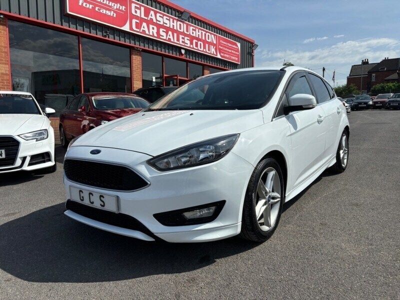 White Used 2016 Ford Focus Zetec Hatchback | £7,990 (Fair price) - Image 1/4