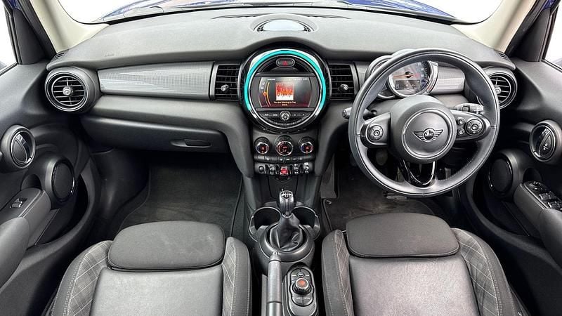 Usado Mini Cooper Hatch 134 HP (98 kW) 2018 Azul Citadino