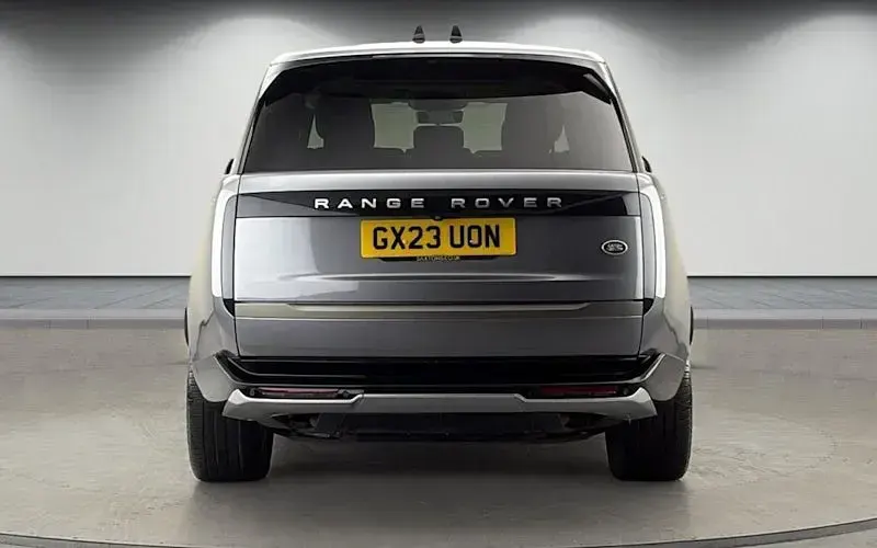 Begagnad Land Rover Range Rover HSE 441 HK (324 kW) 2023 Grå SUV