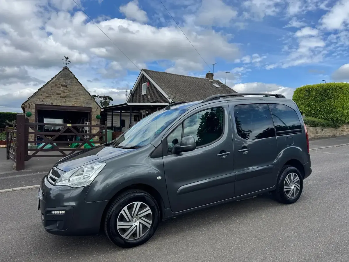 Used Citroën Berlingo Feel 100 HP (73 kW) 2018 Grey MPV