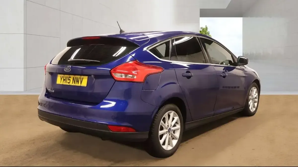 Used Ford Focus Titanium 125 HP (91 kW) 2015 Blue Hatchback