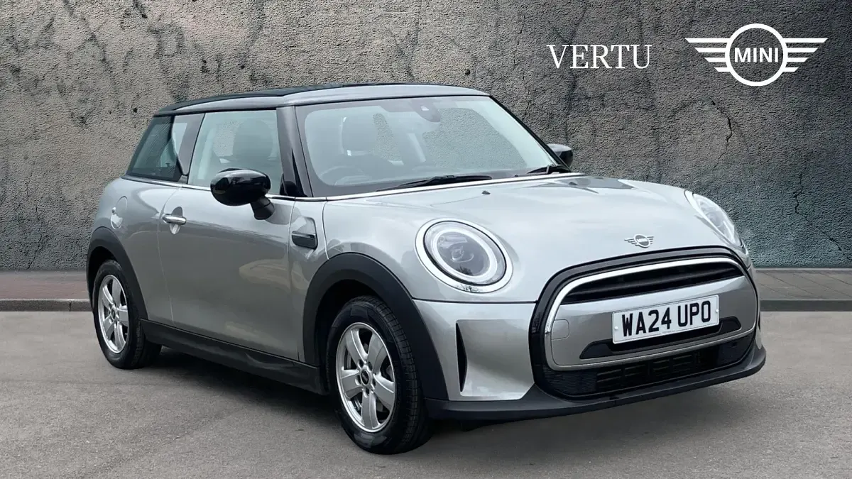 Usado Mini Cooper Classic 136 HP (100 kW) 2024 Prateado Citadino