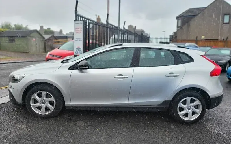 Used Volvo V40 SE 114 HP (83 kW) 2015 Silver Hatchback