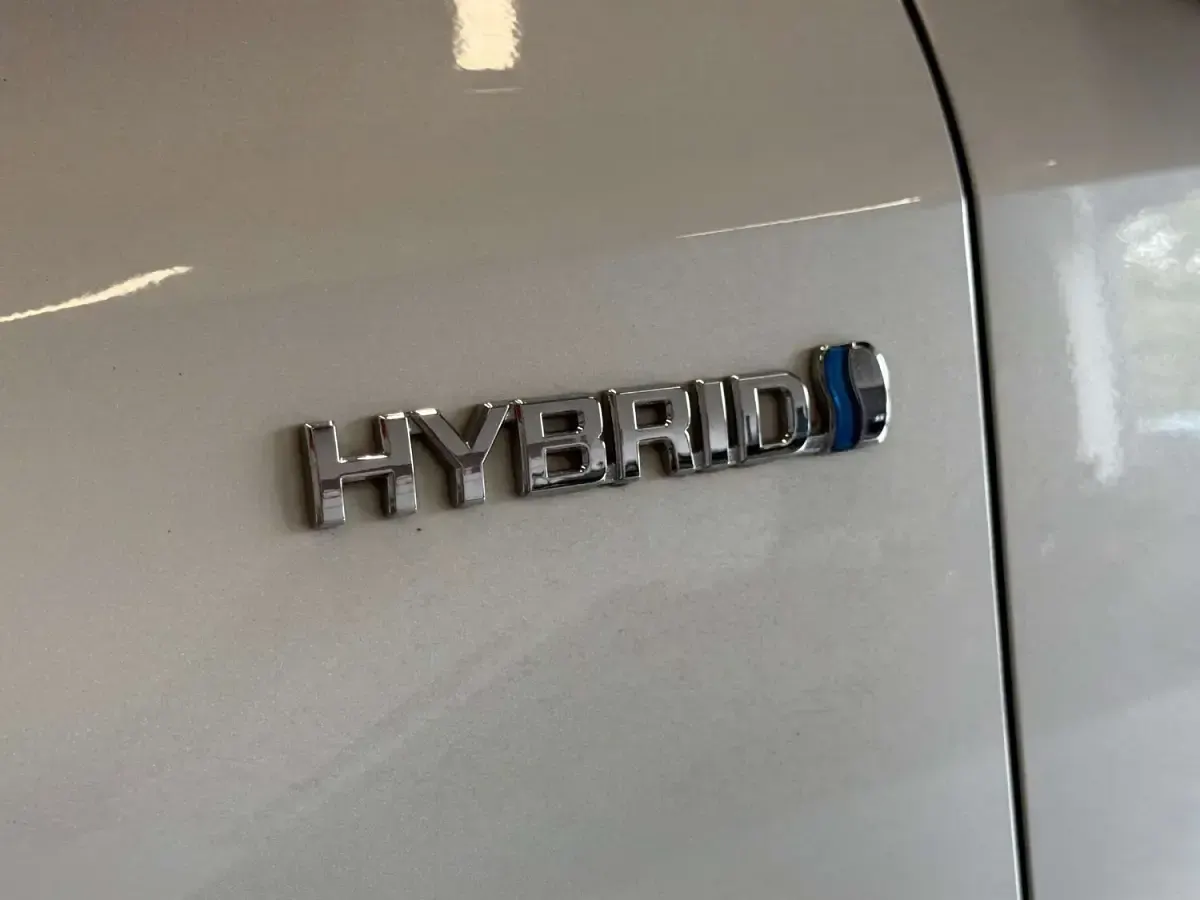 Used Toyota Corolla 184 HP (135 kW) 2020 White/black Hatchback