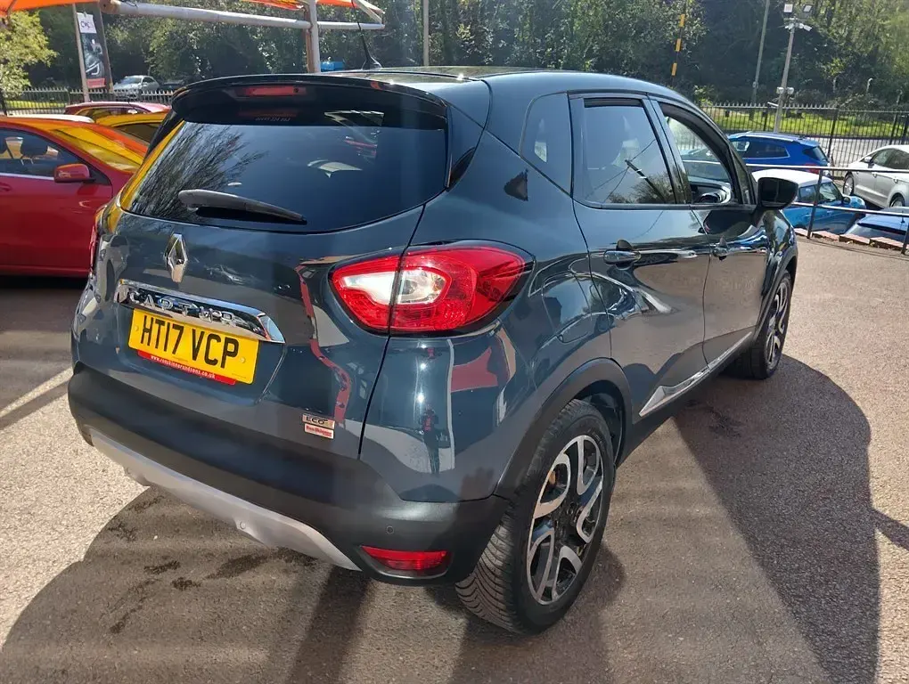 Used Renault Captur Signature 110 HP (80 kW) 2017 Blue/black SUV