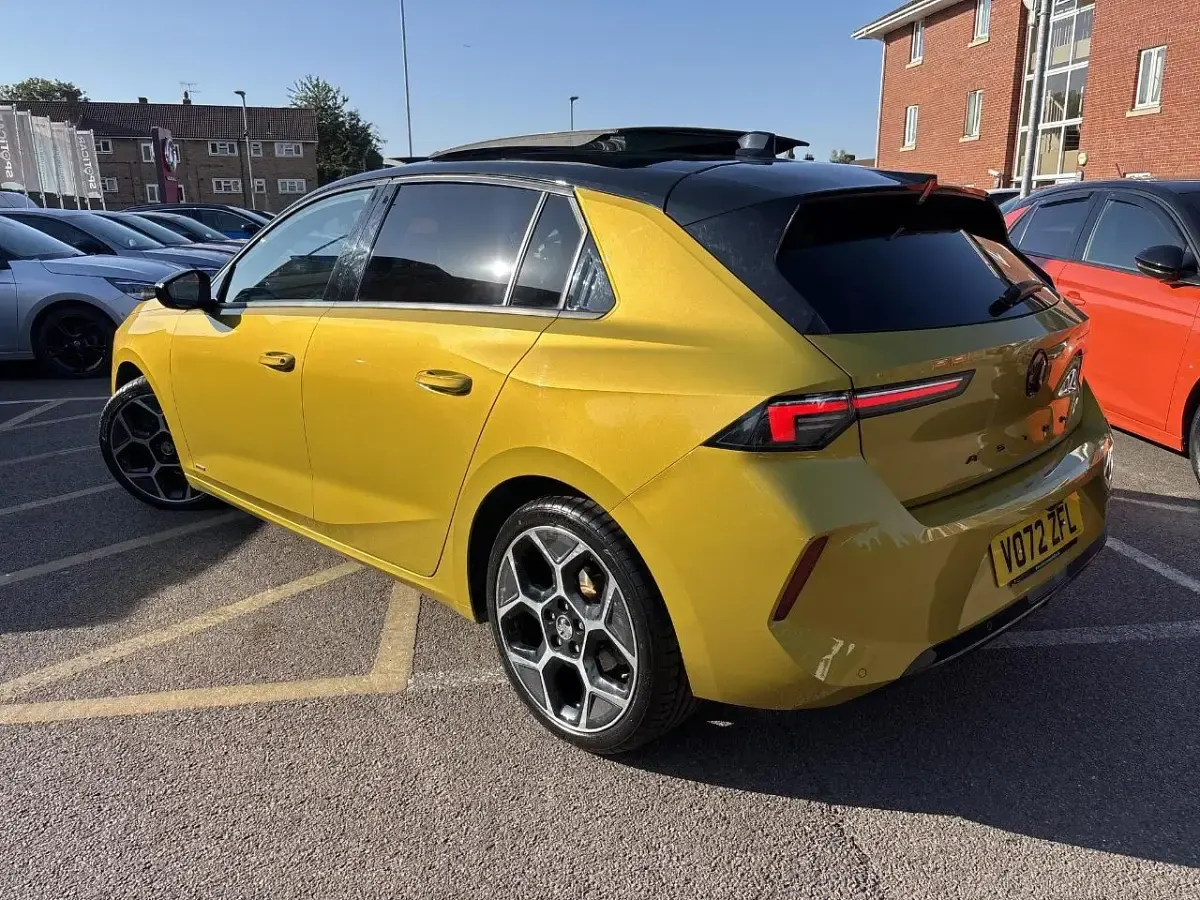 Used Vauxhall Astra Ultimate 128 HP (94 kW) 2022 Yellow Hatchback