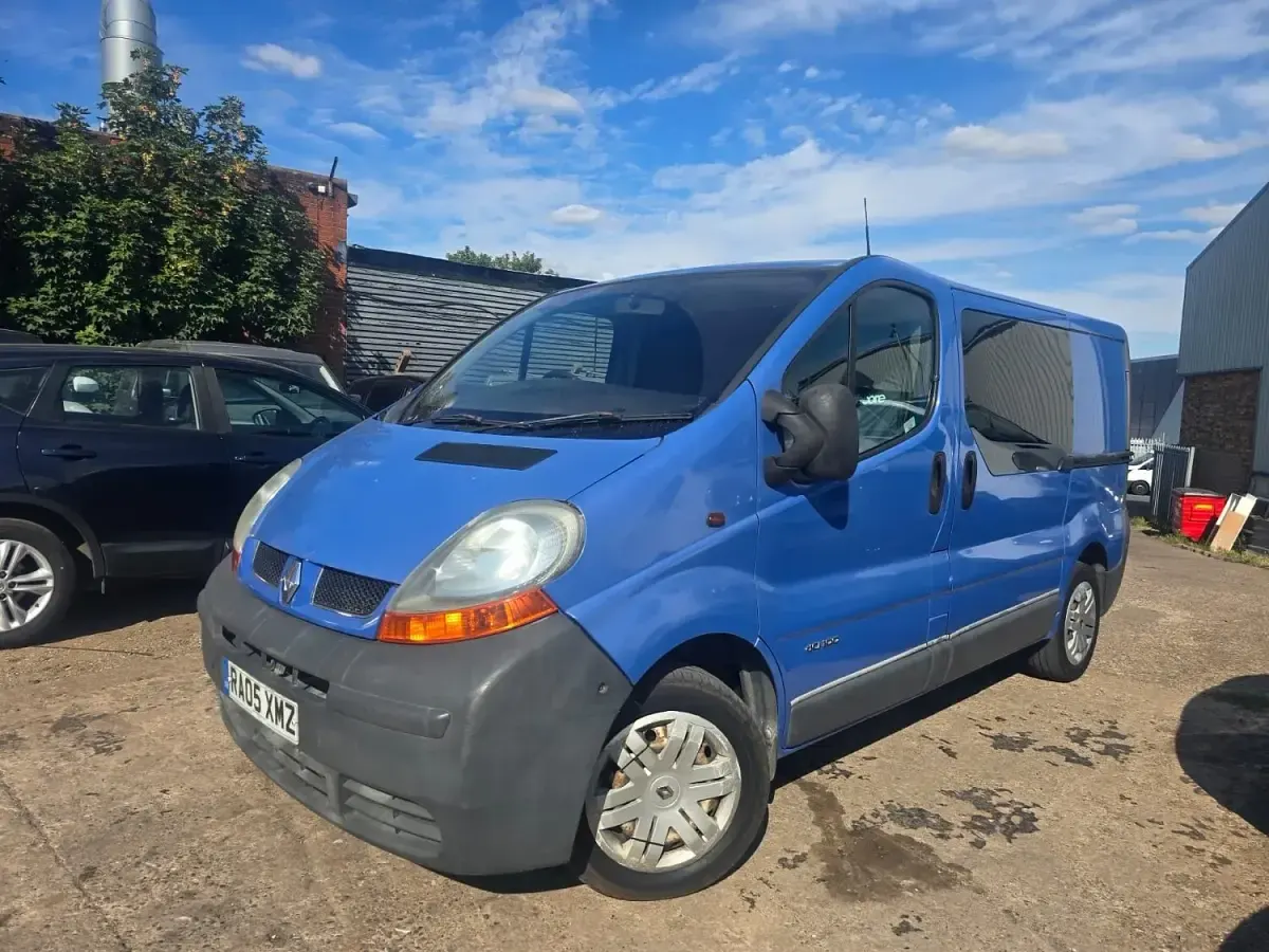 Used Renault Trafic 2005 Blue MPV