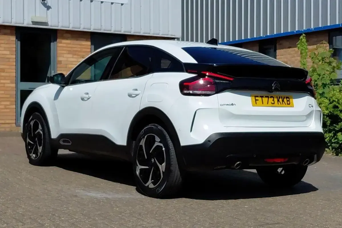 Used Citroën C4 PureTech 128 HP (94 kW) 2023 White SUV