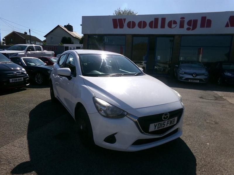 Używany Mazda 2 75 KM (55 kW) 2015 Biały Hatchback