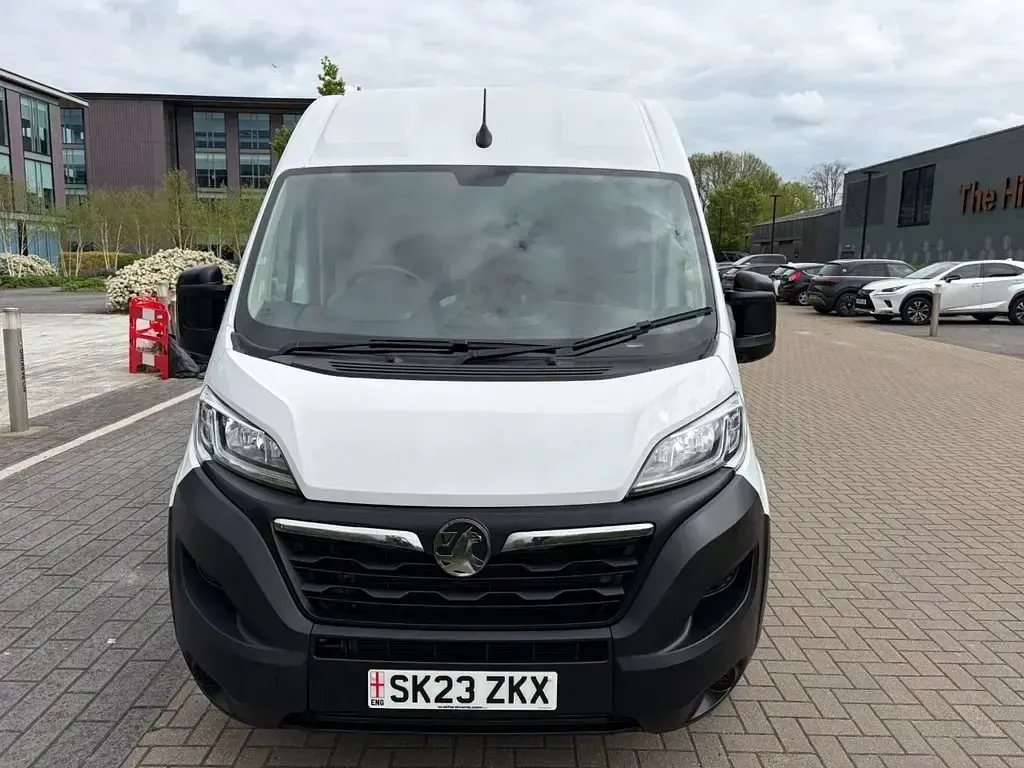 Second-hand Vauxhall Movano S 140 CP (102 kW) 2023 Alb