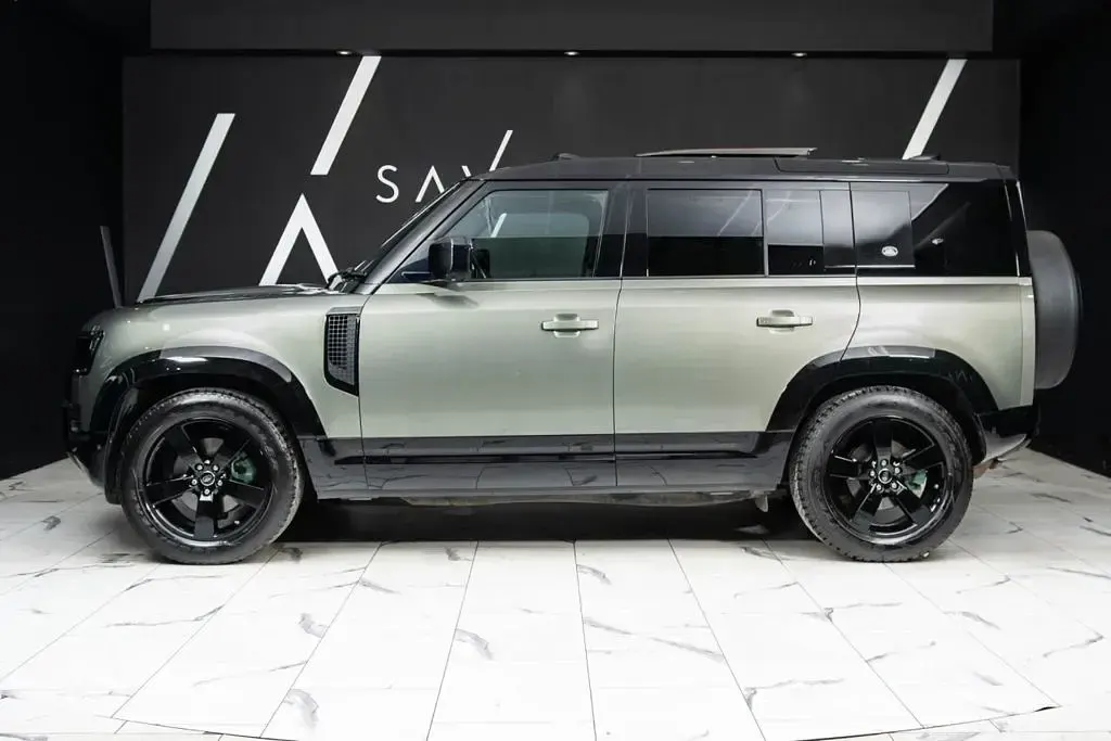 Used Land Rover Defender First Edition 240 HP (176 kW) 2020 Green SUV