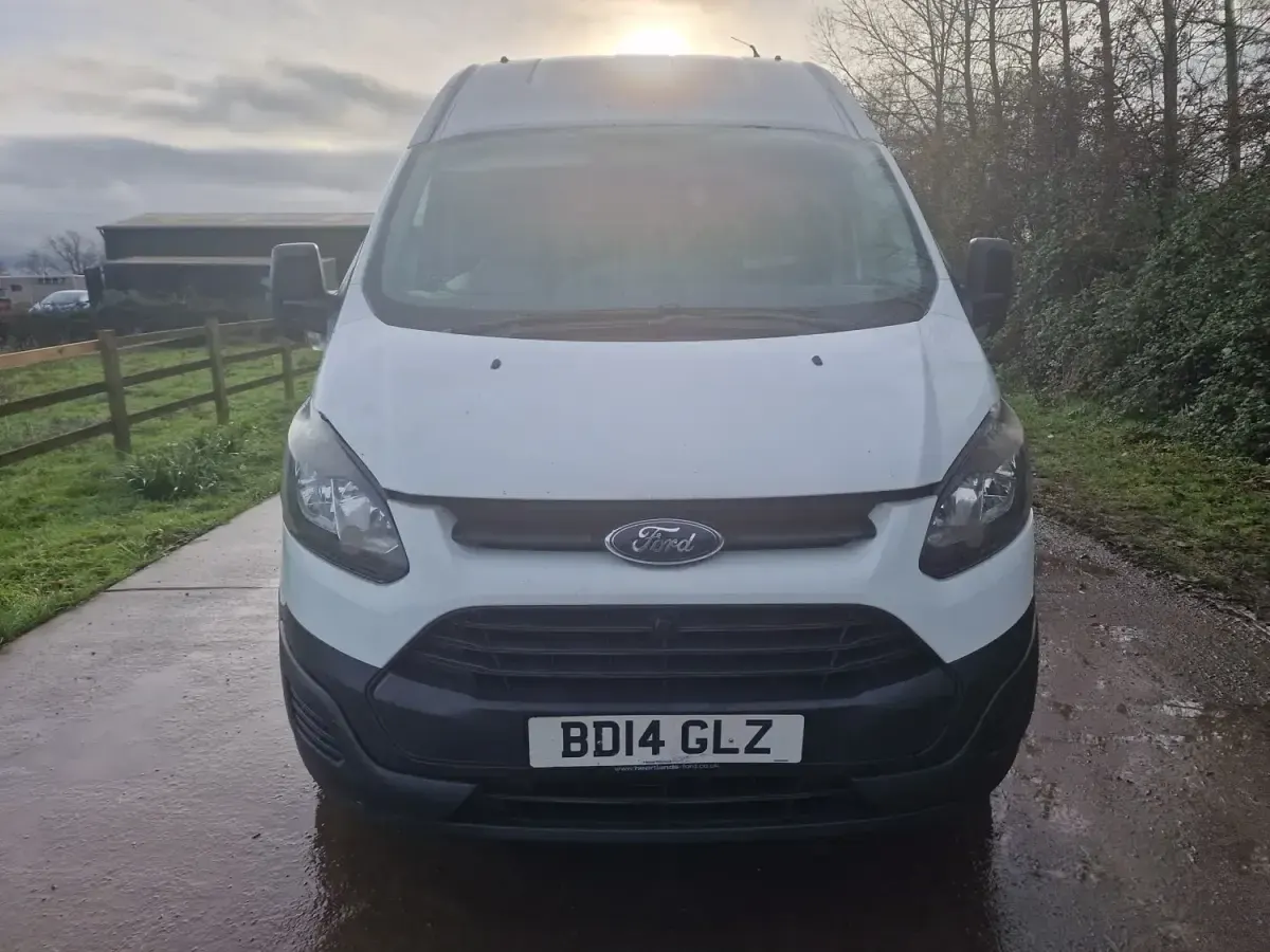 Usado Ford Transit Custom 100 HP (73 kW) 2014 Branco Van