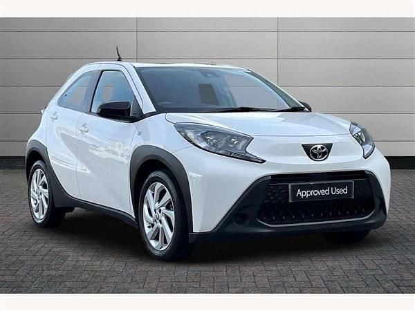 Pure white Used 2022 Toyota Aygo PURE Hatchback | £11,495 (Fair price) - Image 1/2