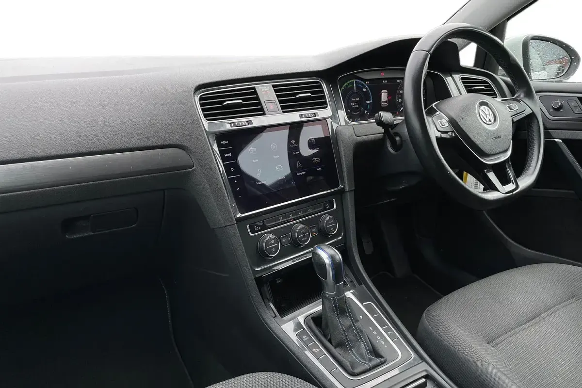 Used VW e-Golf 99 kW (135 HP) 2019 White Hatchback