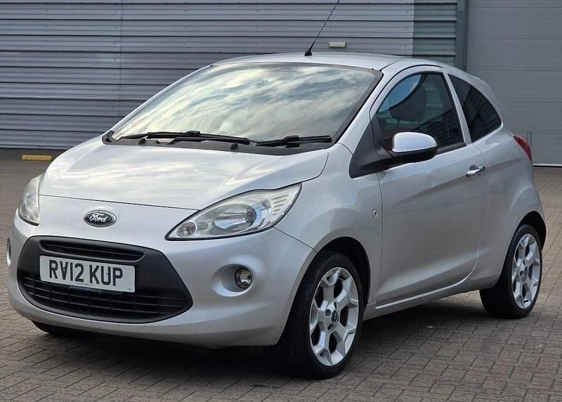 Begagnad Ford Ka Titanium 2012 Silver Halvkombi