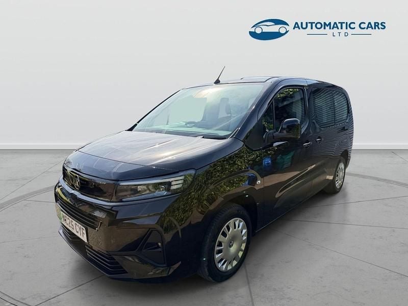 Usado Vauxhall Combo Design Edition 100 kW (136 HP) 2025 Preto Monovolume