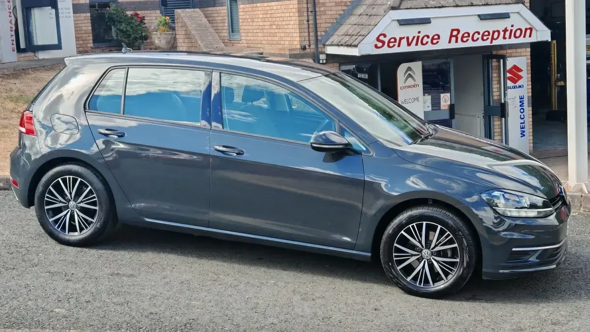 Used VW Golf VII SE 115 HP (84 kW) 2018 Grey Hatchback
