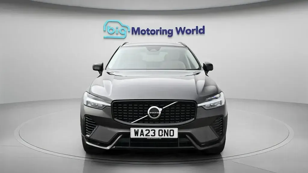 Usado Volvo XC60 Plus 350 CV (257 kW) 2023 Gris SUV