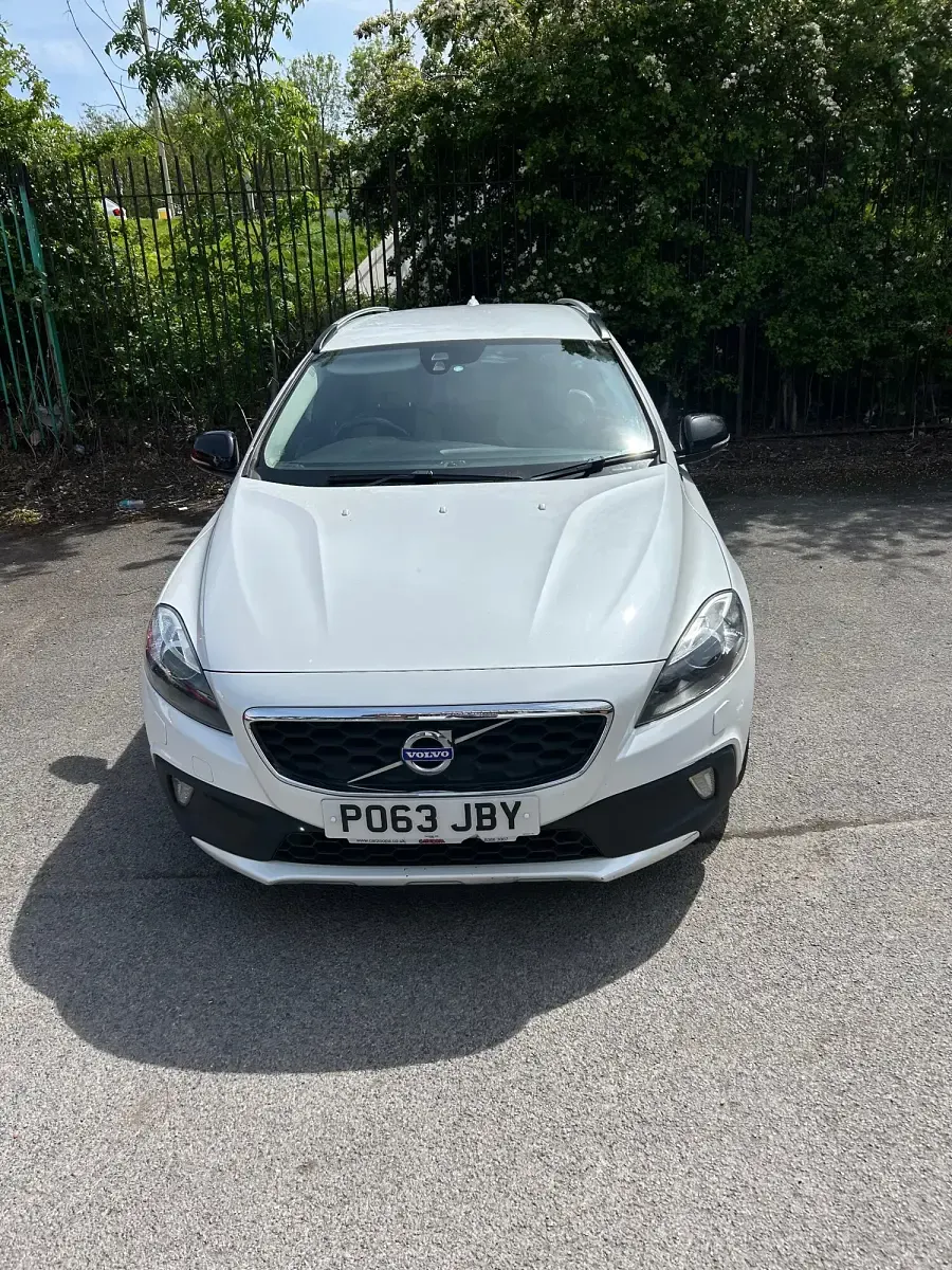Used Volvo V40 2014 White Hatchback