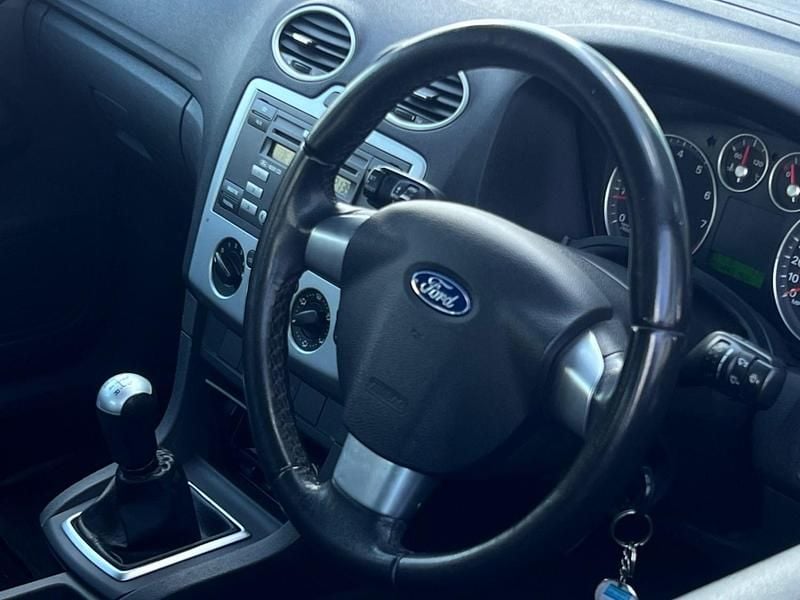 Used Ford Focus Zetec 2007 Silver Hatchback